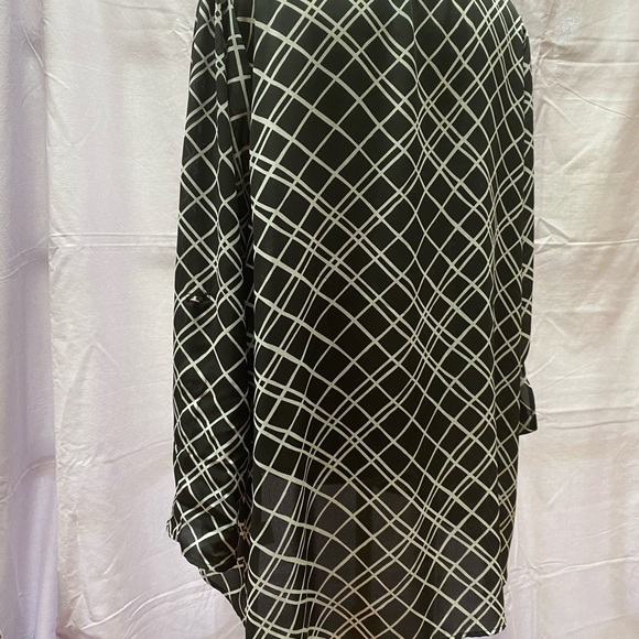 Black & White blouse - Picture 3 of 4